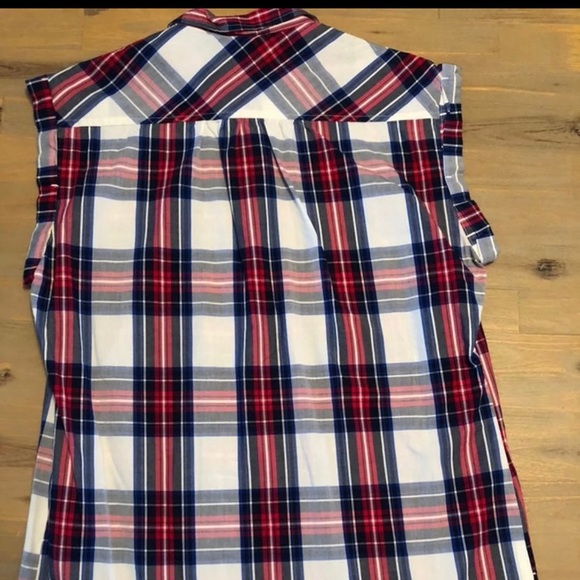 NWT, Levi’s Plaid, button down top - Picture 2 of 3